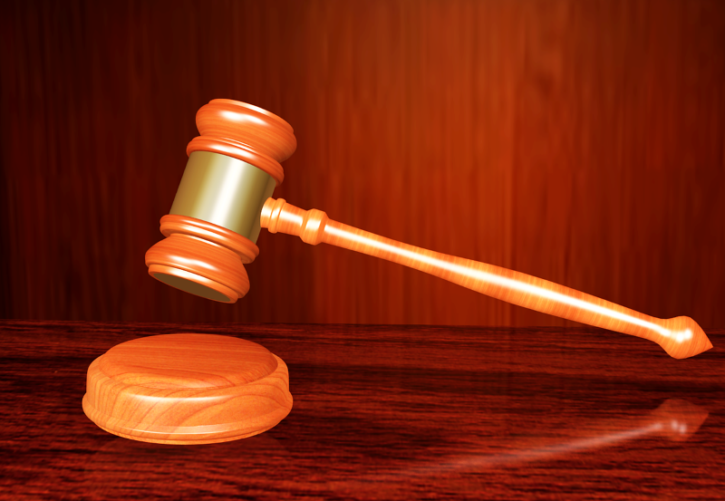 חובת ההוכחה על המעביד. פטיש שופט בית המשפט | צילום המחשה: www.pixabay.com